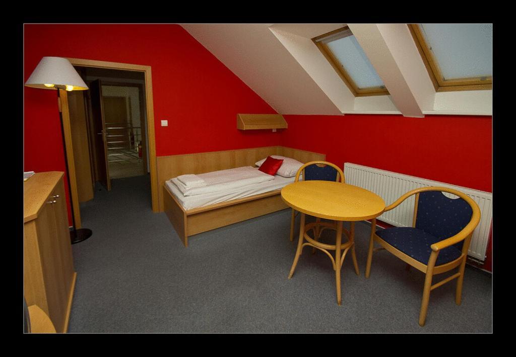 Hotel Imos Břeclav Habitación foto
