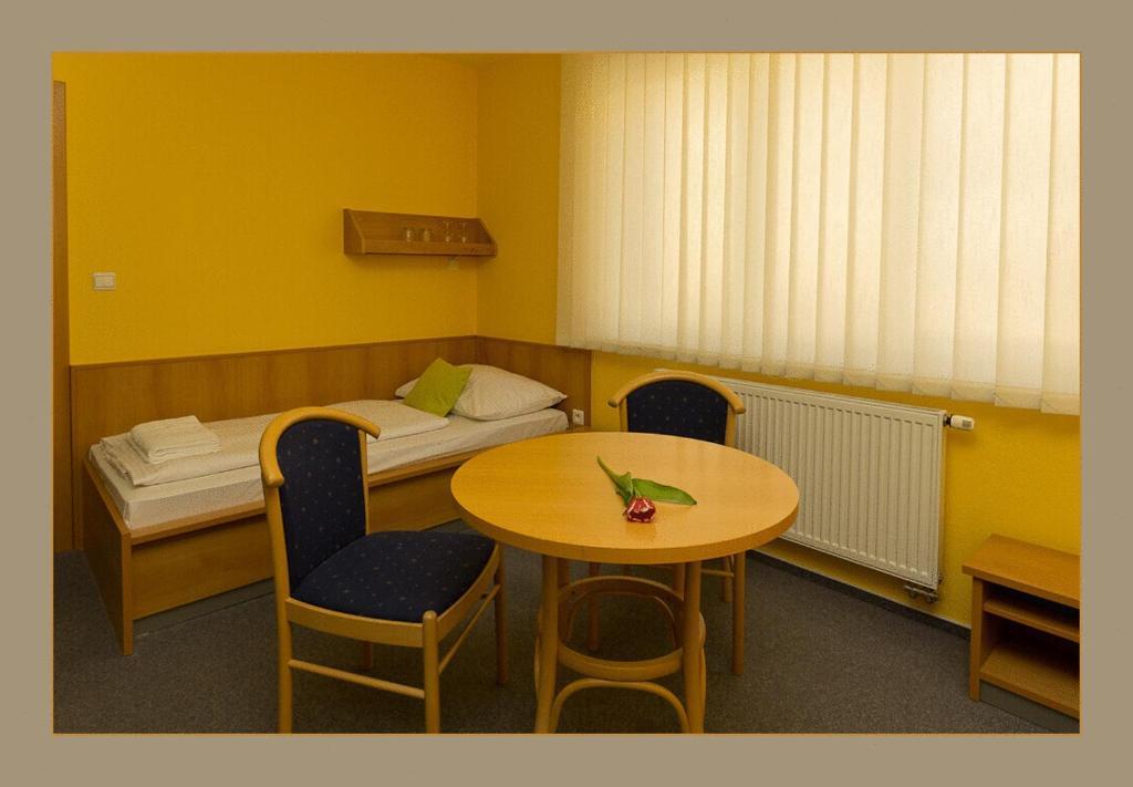 Hotel Imos Břeclav Habitación foto